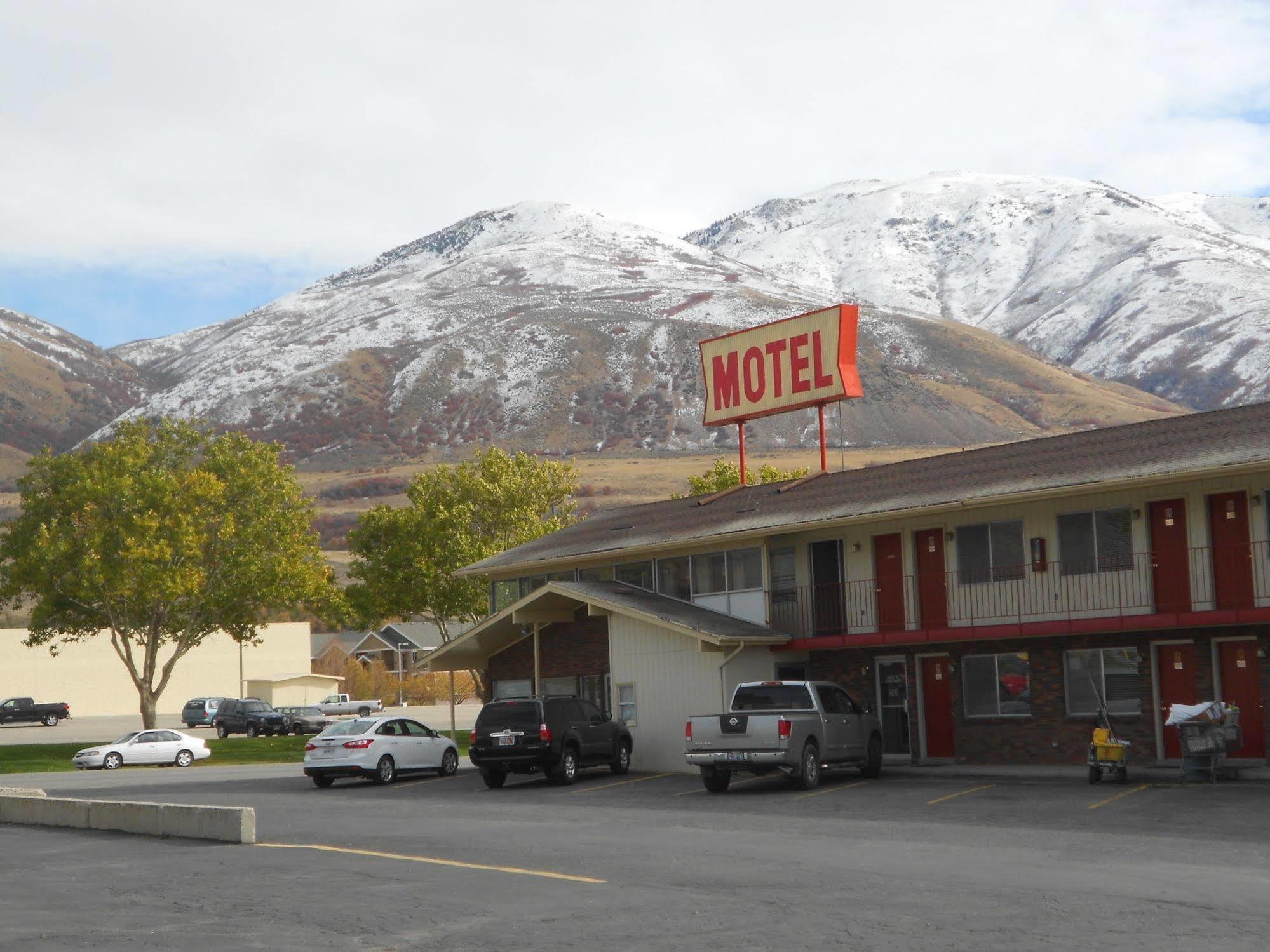 Galaxie Motel Бріґем-Сіті Екстер'єр фото
